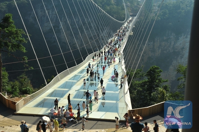 Top 5 cây cầu bằng kính trong suốt ngoạn mục choáng ngợp nhất thế giới