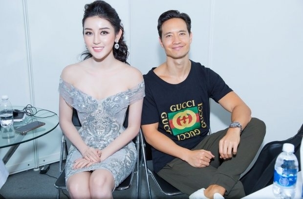 Chenh 1 giap nhung khi dung canh nhau: nguoi thanh ong chu, nguoi hoa nu sinh
