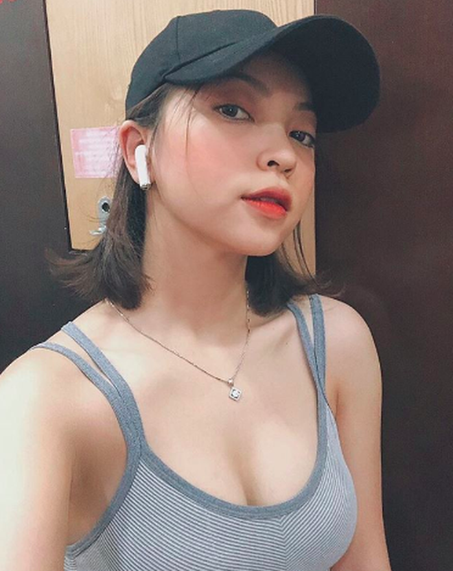Cuộc đua khoe dáng của hội bạn gái cầu thủ Việt Nam
