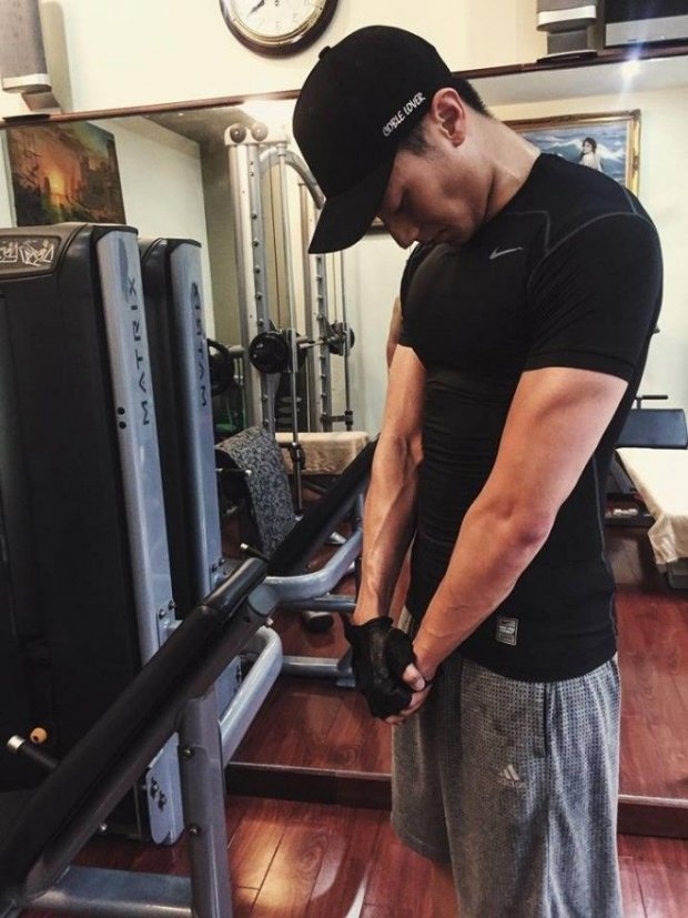Loạt ảnh khoe cơ bắp căng đét của các mỹ nam Việt trong phòng gym