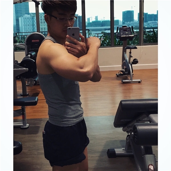 Loạt ảnh khoe cơ bắp căng đét của các mỹ nam Việt trong phòng gym