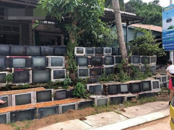 Ngôi nhà độc lạ rào bằng tivi cũ ở Phú Quốc lên báo nước ngoài