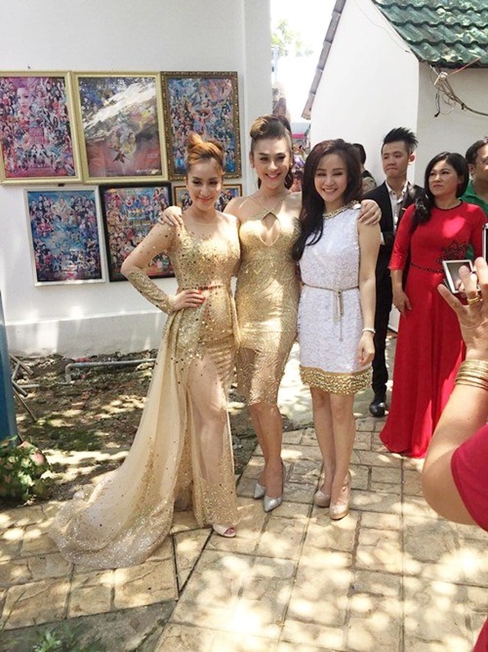 Những người đẹp Việt mắc lỗi trang phục quá hở hang khi đi dự đám cưới