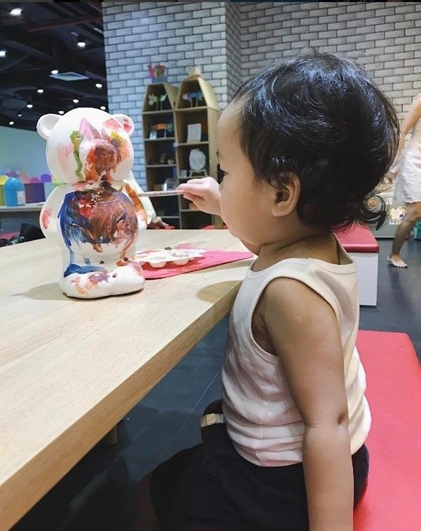 Sau 5 tháng, Hoa hậu Đặng Thu Thảo cũng chịu khoe con gái