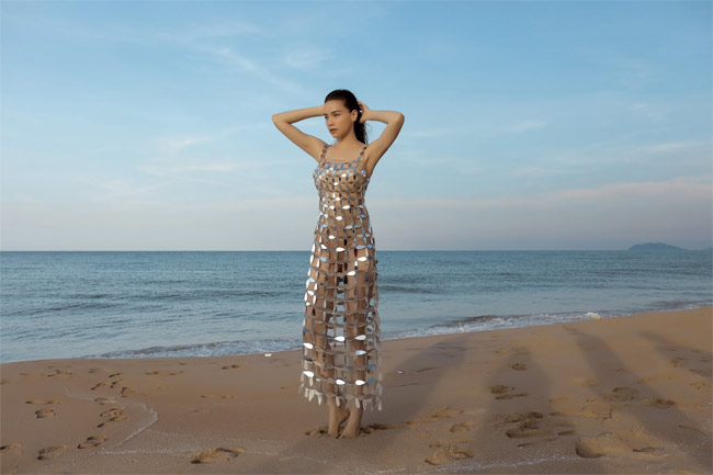 Điểm lại những bộ cánh mặc như không của mỹ nhân Việt