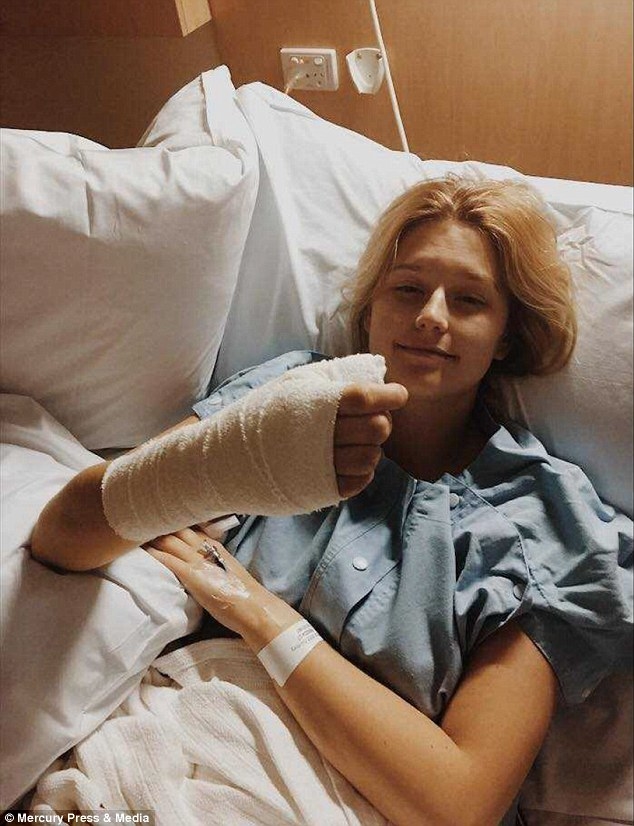 Nữ sinh phải phẫu thuật cắt bỏ ngón cái do thói quen “cắn móng tay