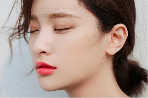 6 động tác massage trước khi ngủ giúp da bạn căng bóng, hồng hào