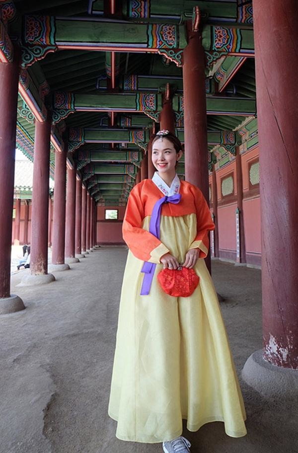 Đi tìm sao Việt nào mặc Hanbok Hàn Quốc đẹp nhất?