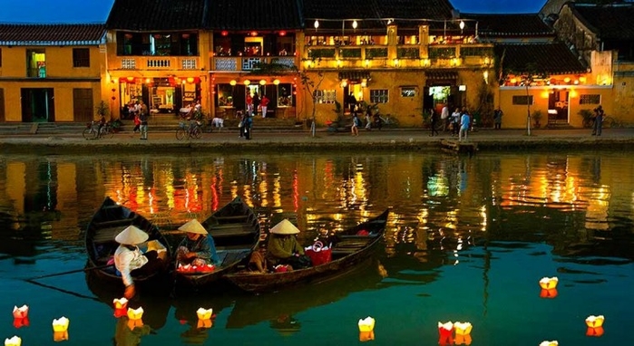 Khám phá vẻ đẹp đặc trưng của 3 khu phố cổ nổi tiếng của Việt Nam
