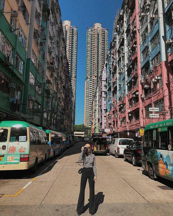 Những item nào đang chiếm sóng street style của sao nữ Vbiz?