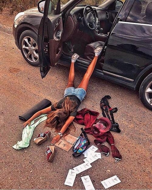 ‘Ngã sấp mặt’ khoe của đang là hot trend khiến sao Việt rần rần