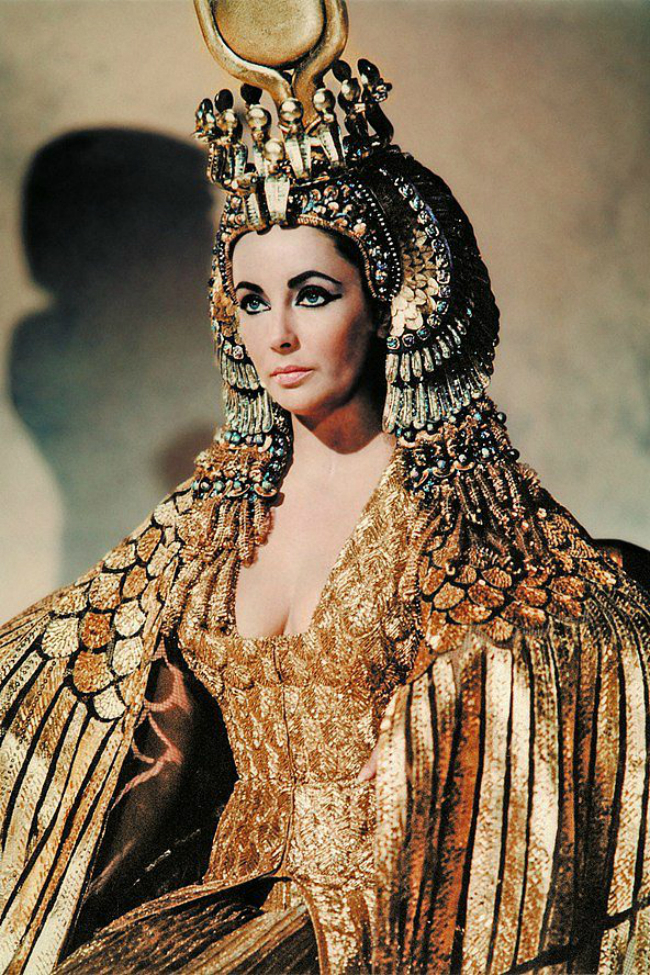 10 bí quyết làm đẹp kinh dị của các nữ hoàng xưa