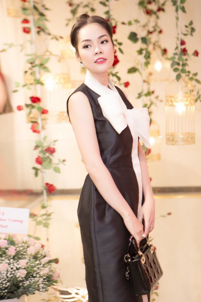 Mỹ nhân Việt và những màn đụng độ váy áo không khoan nhượng