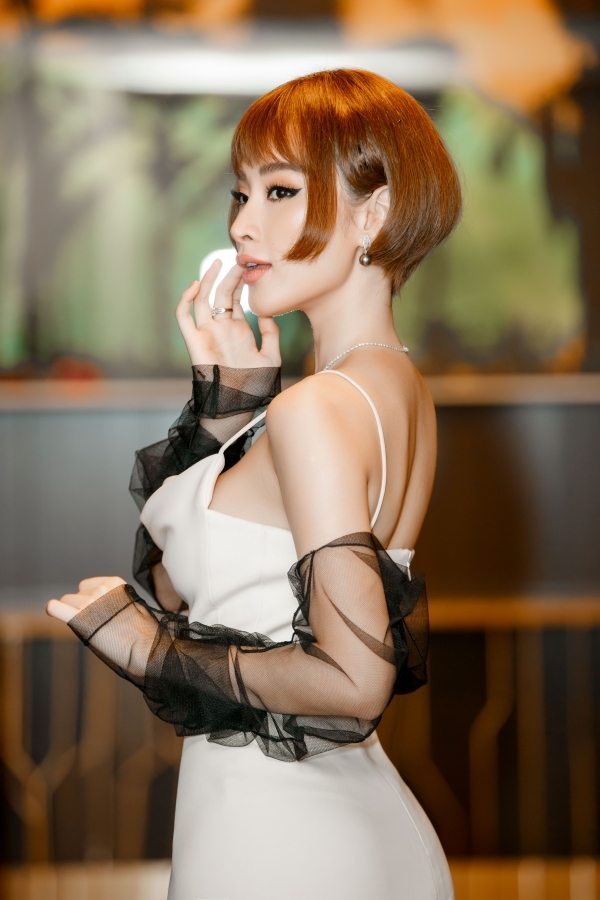 Diện mạo khác lạ của Angela Phương Trinh sau chuỗi ngày khoe vòng 3