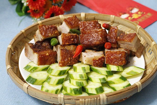 Cách làm thịt heo quay giòn da bằng chảo
