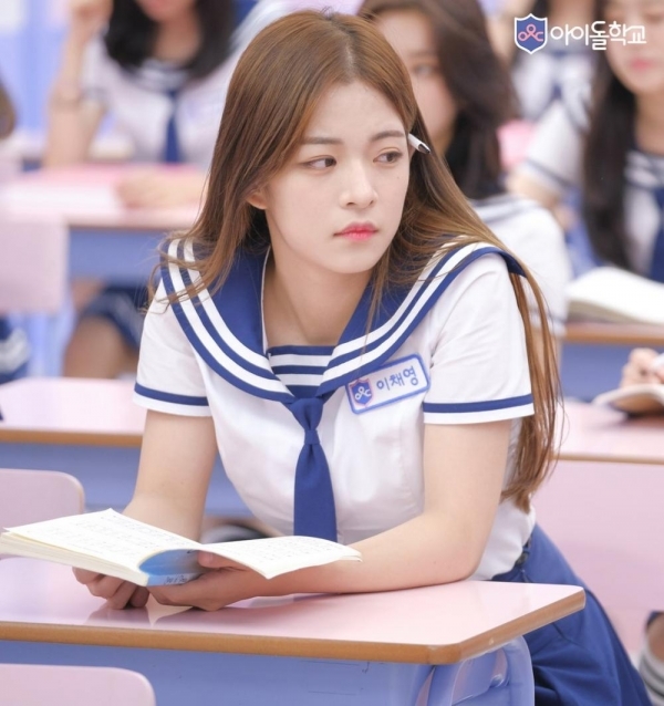 Cách xử lý sự cố váy áo của idol nữ Kpop ngay trên sân khấu