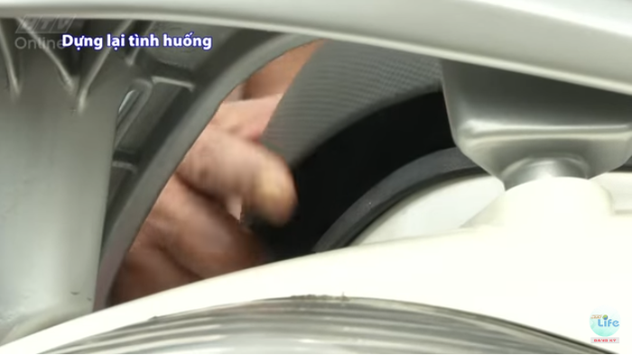 Chỉ vì một phút bất cẩn, người phụ nữ đã bị móc cốp mất tài sản
