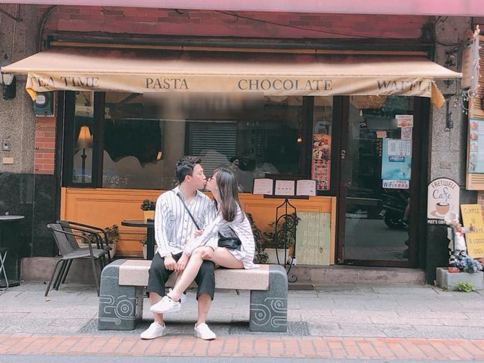 Đáng yêu như Trấn Thành, hy sinh giả gái để mặc váy đôi cùng vợ