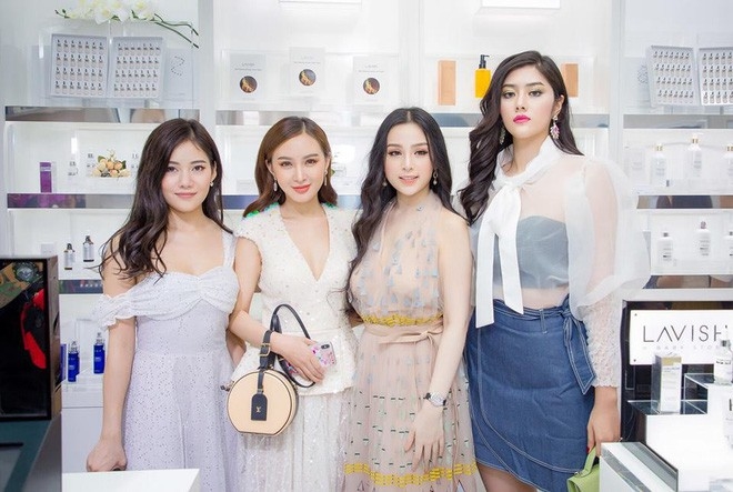 Điểm danh những set đồ hiệu “tiền tạ tiền tấn” sao Vbiz dát lên người