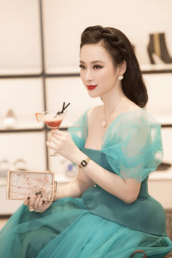 Điểm danh những set đồ hiệu “tiền tạ tiền tấn” sao Vbiz dát lên người