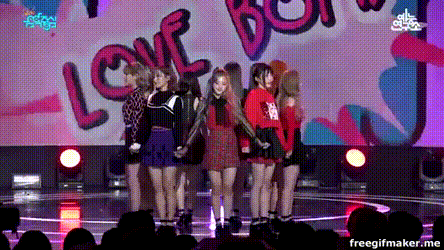 Fan Kpop giật mình trước khoảnh khắc nữ Idol bị tụt váy trên sân khấu