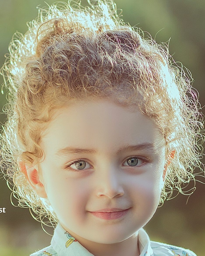 Góc “hack não”: Em bé đẹp như thiên thần này là con trai hay gái?