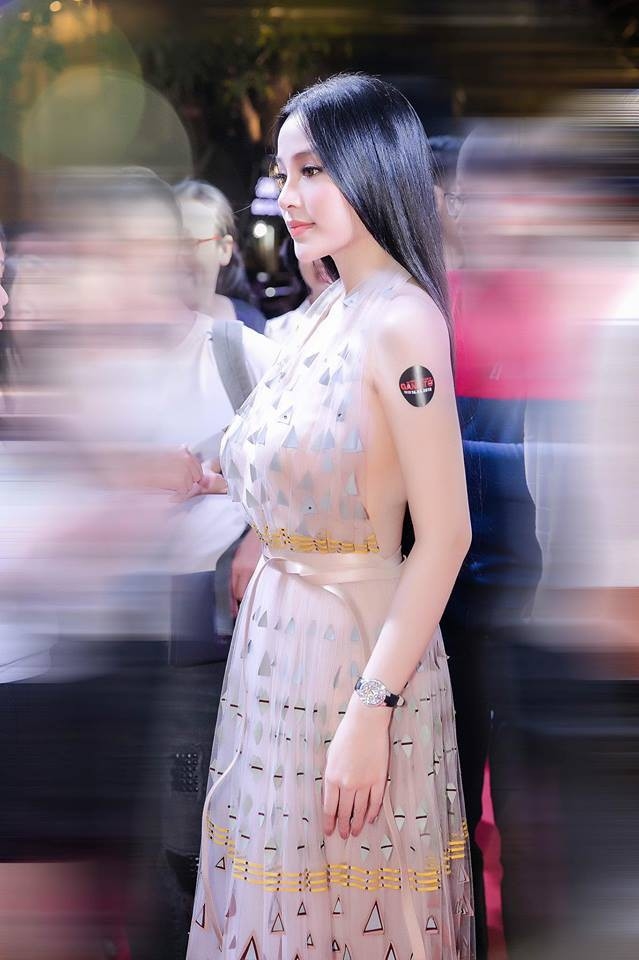 Những người đẹp Việt gả vào hào môn vẫn bị bắt gặp dùng lại đồ cũ