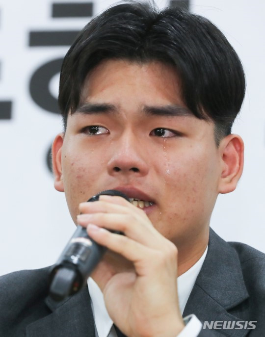 Những vụ sao Kpop bị bạo hành, ngược đãi bởi chính công ty quản lý 