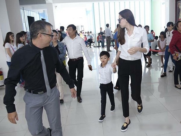 Trang phục đi từ thiện của mỹ nhân Việt