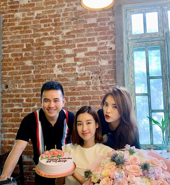 Ưng Hoàng Phúc tung ảnh cưới, Trường Giang khoe ảnh bên “Rảnh phi