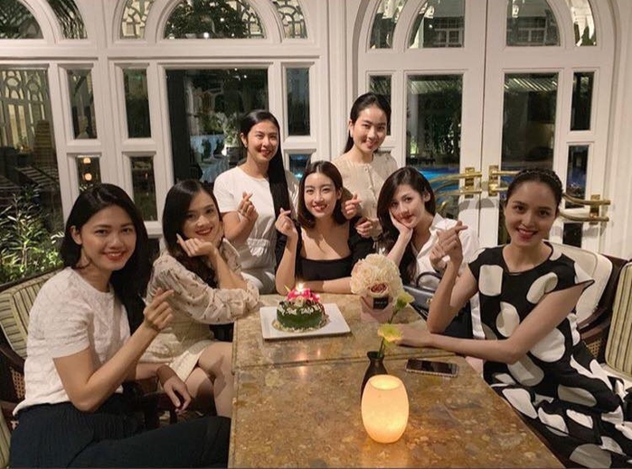 Ưng Hoàng Phúc tung ảnh cưới, Trường Giang khoe ảnh bên “Rảnh phi