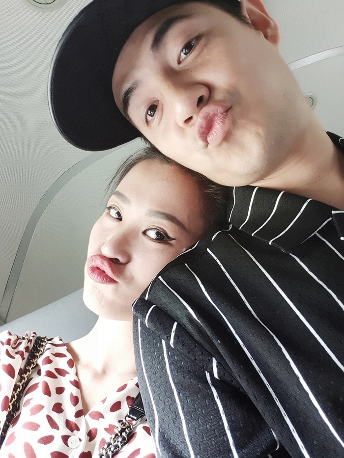 Ưng Hoàng Phúc tung ảnh cưới, Trường Giang khoe ảnh bên “Rảnh phi