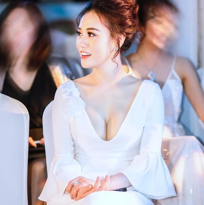 Dàn mỹ nhân Việt cùng tuổi Quỳnh Búp Bê: Có người đã đuề huề 2 con