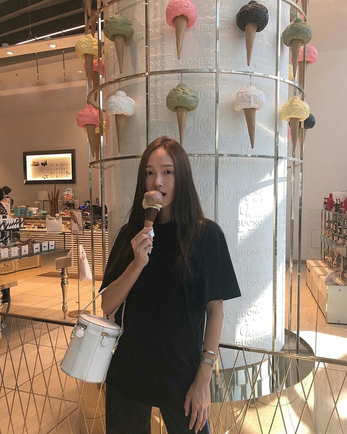 Bucket bag - Chiếc túi cà mên đánh chiếm trái tim hàng loạt sao nữ
