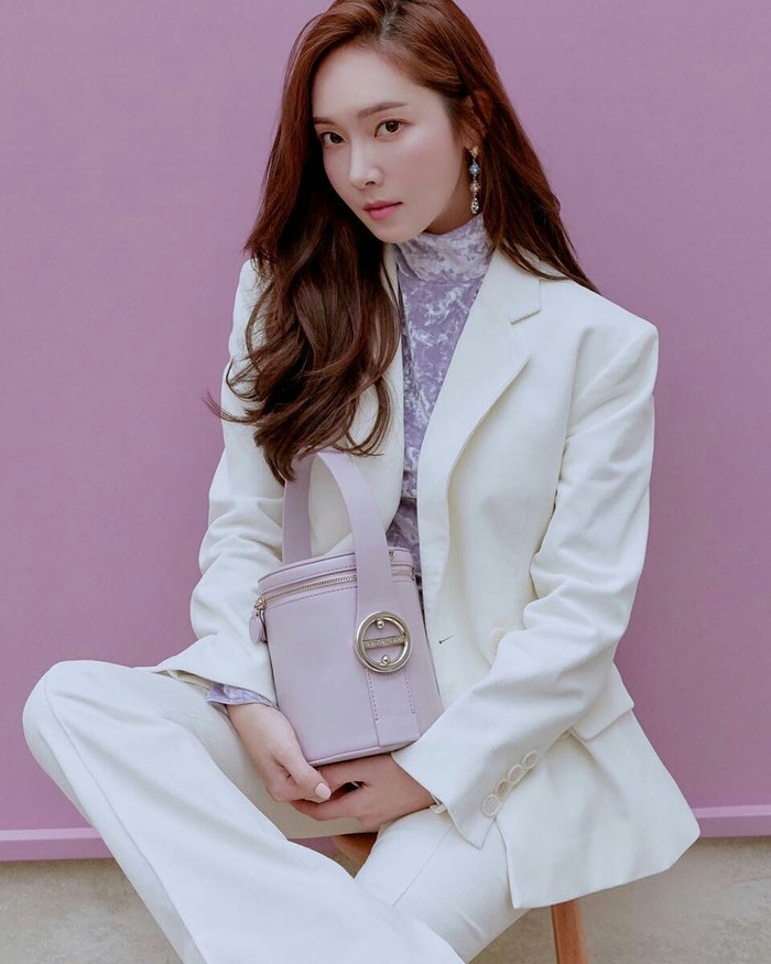 Bucket bag - Chiếc túi cà mên đánh chiếm trái tim hàng loạt sao nữ