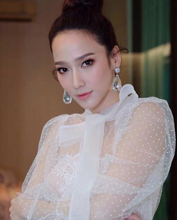 Đặt lên bàn cân nhan sắc đỉnh cao của 8 cặp mỹ nhân bằng tuổi Thái Lan