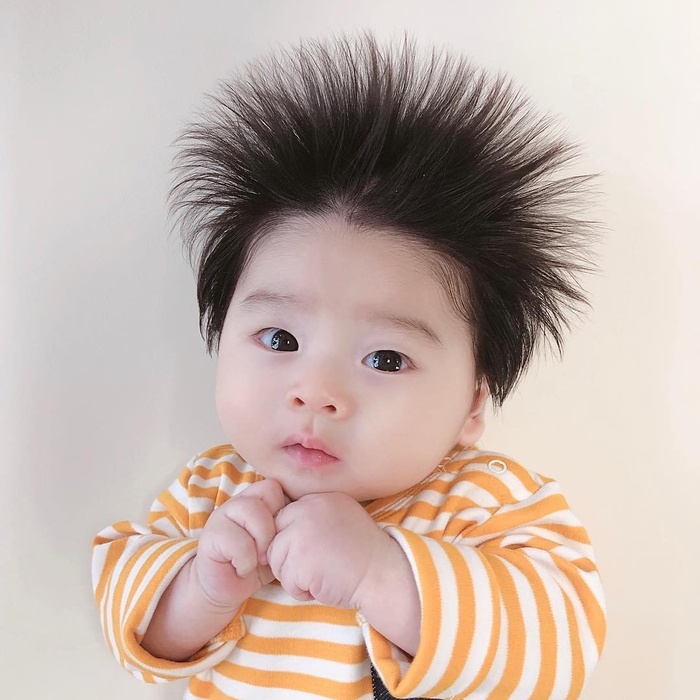 Bạn đang tìm kiểu tóc phù hợp cho bé trai của bạn? Hãy xem ngay hình ảnh về kiểu tóc đầu nấm cho bé trai. Với kiểu tóc này, bé sẽ trông dễ thương và ngộ nghĩnh hơn bao giờ hết.