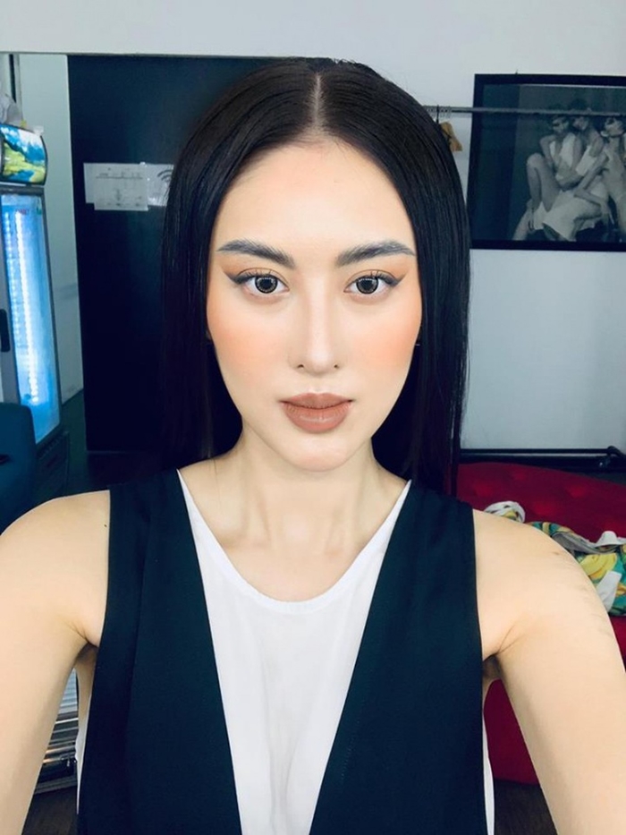 Sao nữ Việt bỗng dưng hao hao người đẹp khác hậu phẫu thuật thẩm mỹ
