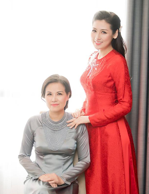 Hội mỹ nhân Việt cứ đăng ảnh thời trang cùng mẹ là được khen hết lời!