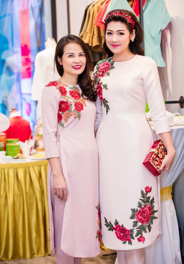 Hội mỹ nhân Việt cứ đăng ảnh thời trang cùng mẹ là được khen hết lời!
