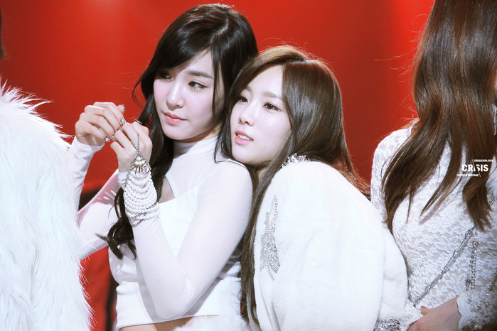 Những nam thần, mỹ nữ Kpop đẹp đôi khi đứng cạnh bất kỳ ai