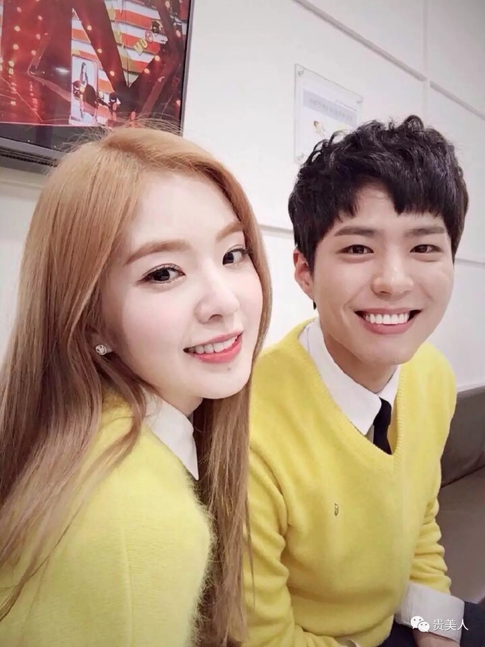 Những nam thần, mỹ nữ Kpop đẹp đôi khi đứng cạnh bất kỳ ai