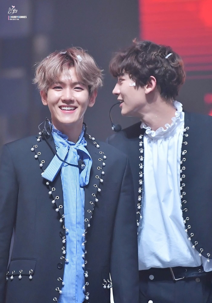 Những nam thần, mỹ nữ Kpop đẹp đôi khi đứng cạnh bất kỳ ai