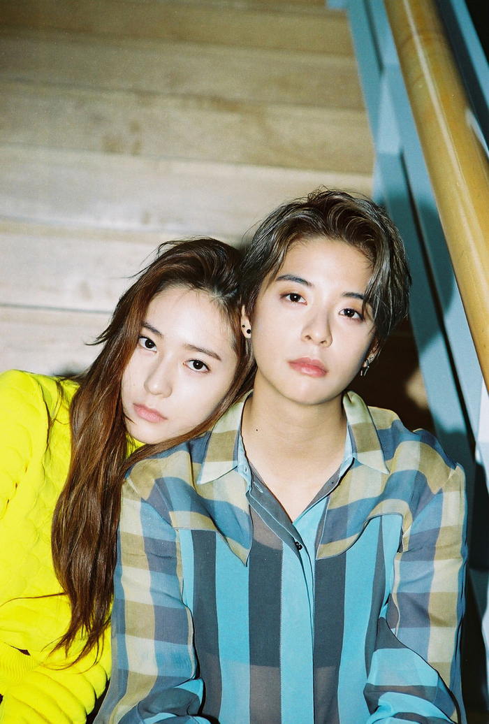 Những nam thần, mỹ nữ Kpop đẹp đôi khi đứng cạnh bất kỳ ai