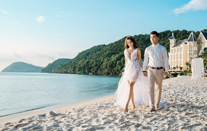 Phát sốt với cảnh Ưng Hoàng Phúc cởi trần chụp ảnh cưới với Kim Cương