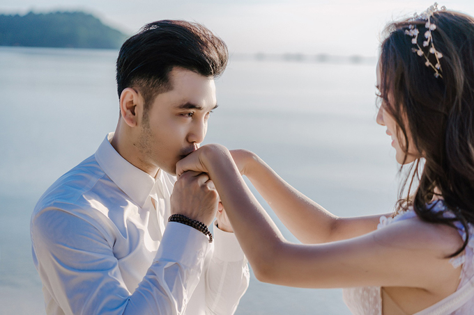 Phát sốt với cảnh Ưng Hoàng Phúc cởi trần chụp ảnh cưới với Kim Cương