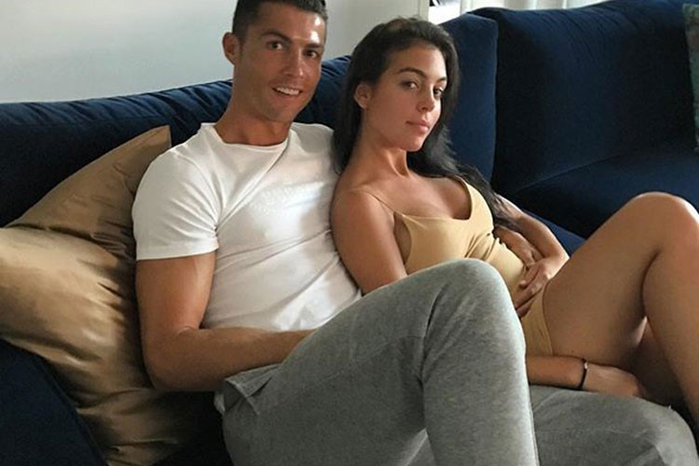 Thông tin rất ít người biết về cô mẫu 9x vừa được Ronaldo cầu hôn