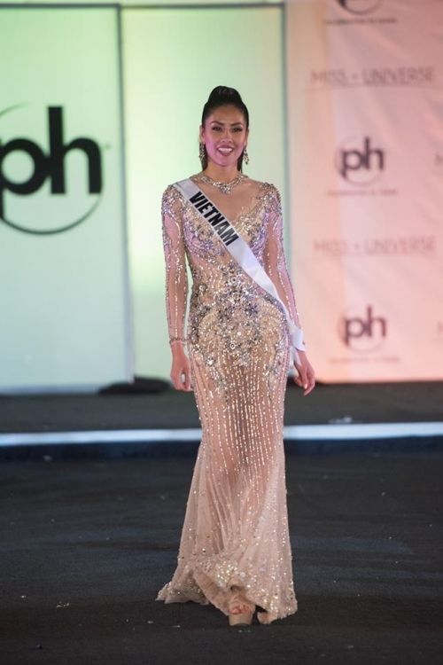 9 tuyệt tác đầm dạ hội của các hoa hậu Việt ở Miss Universe