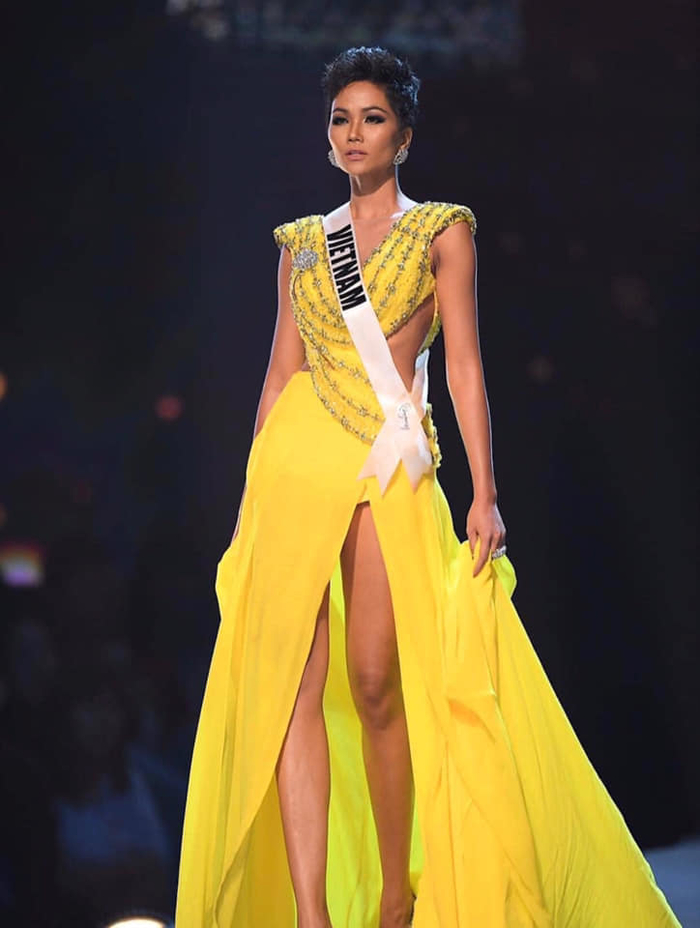 9 tuyệt tác đầm dạ hội của các hoa hậu Việt ở Miss Universe