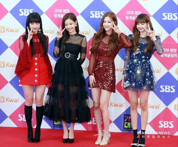 4 idol Hàn gây bàn tán nhất 2018 vì chưng diện hở hang, lập dị